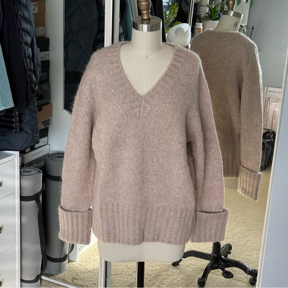 NWT Banana Republic Fluffy Relaxed Stone Sweater Size: S